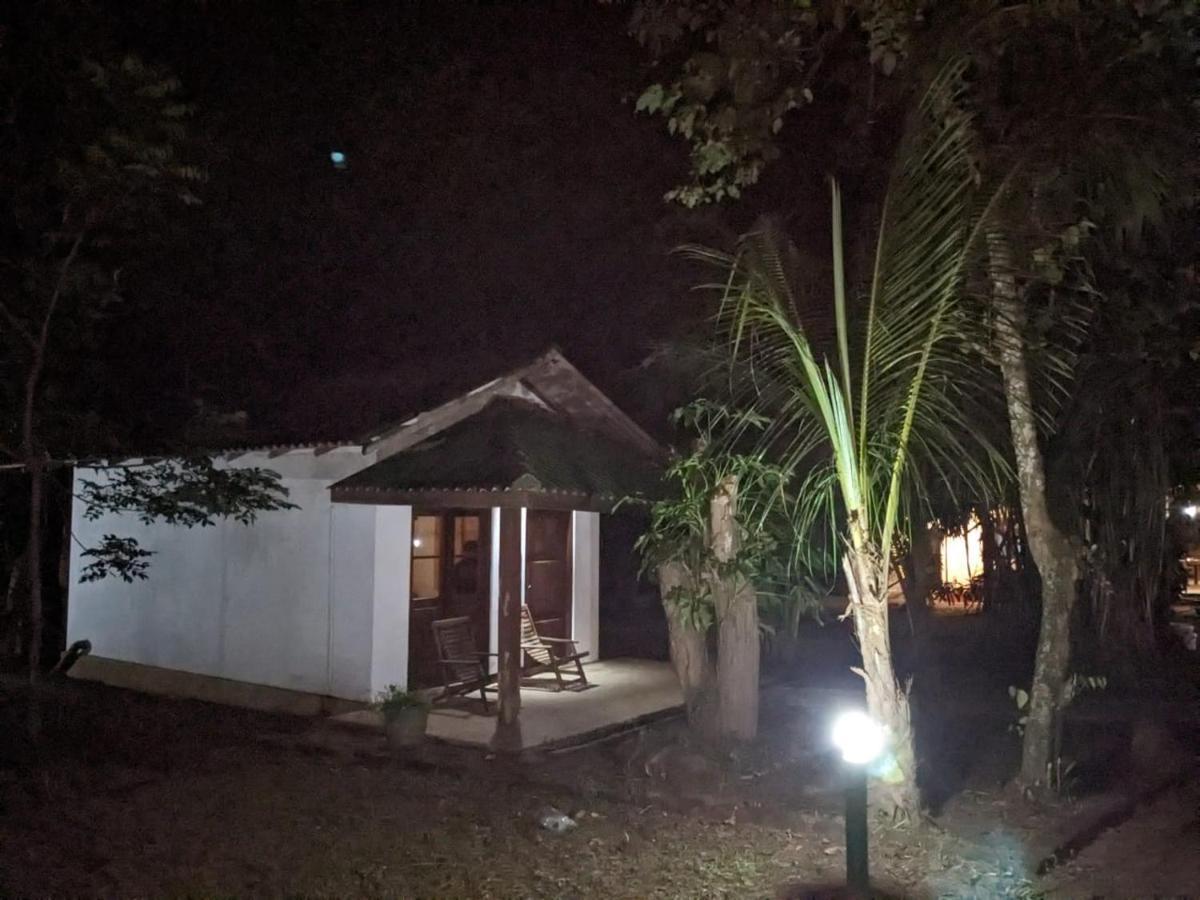 Silent Cabana And Restaurant Marakolliya, 탕갈레 외부 사진