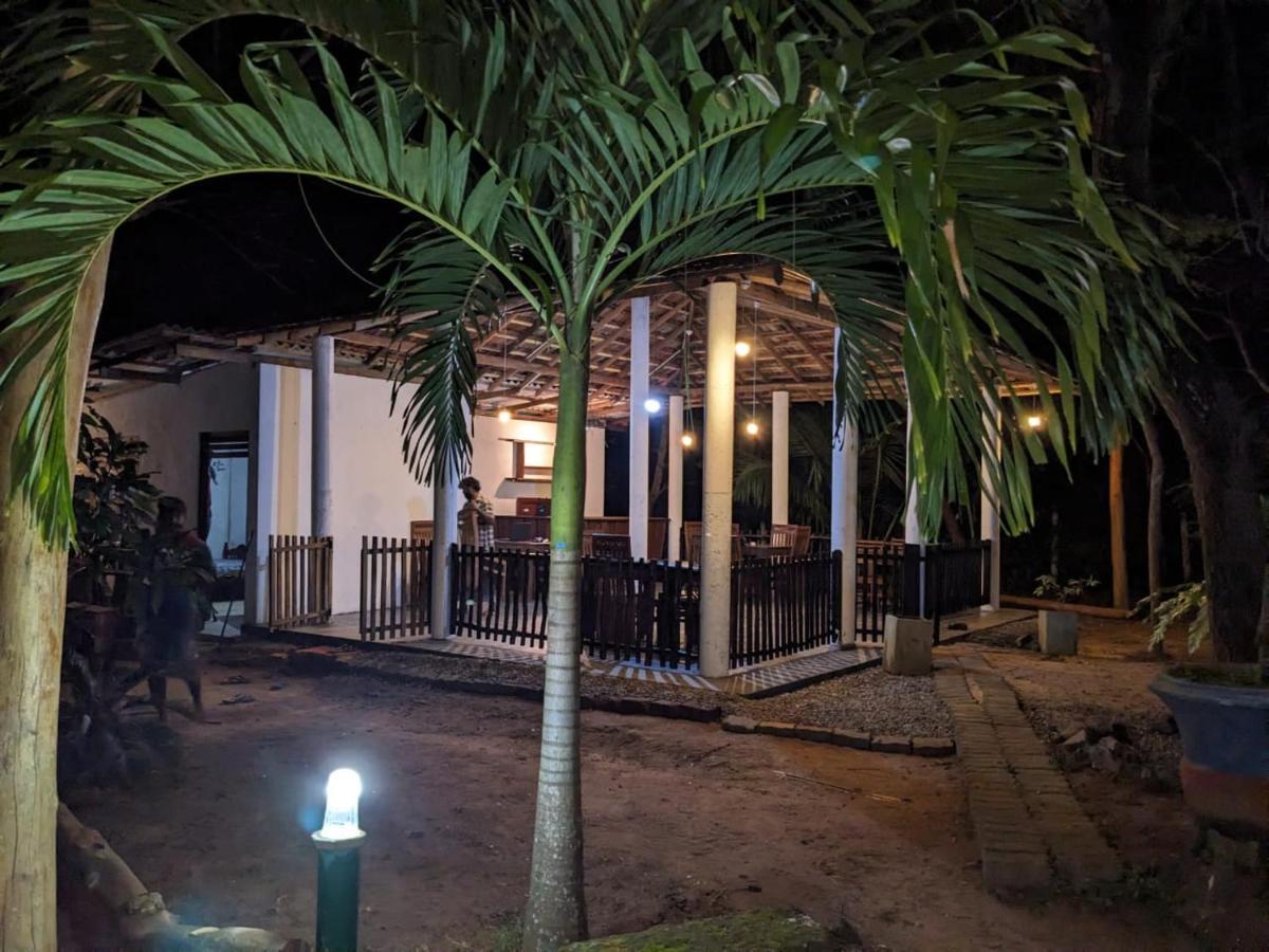 Silent Cabana And Restaurant Marakolliya, 탕갈레 외부 사진
