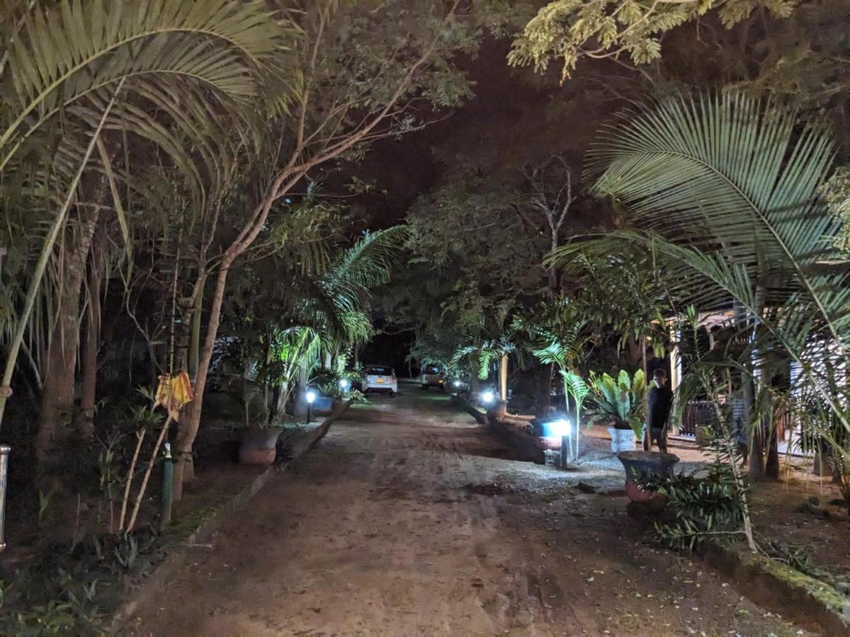 Silent Cabana And Restaurant Marakolliya, 탕갈레 외부 사진