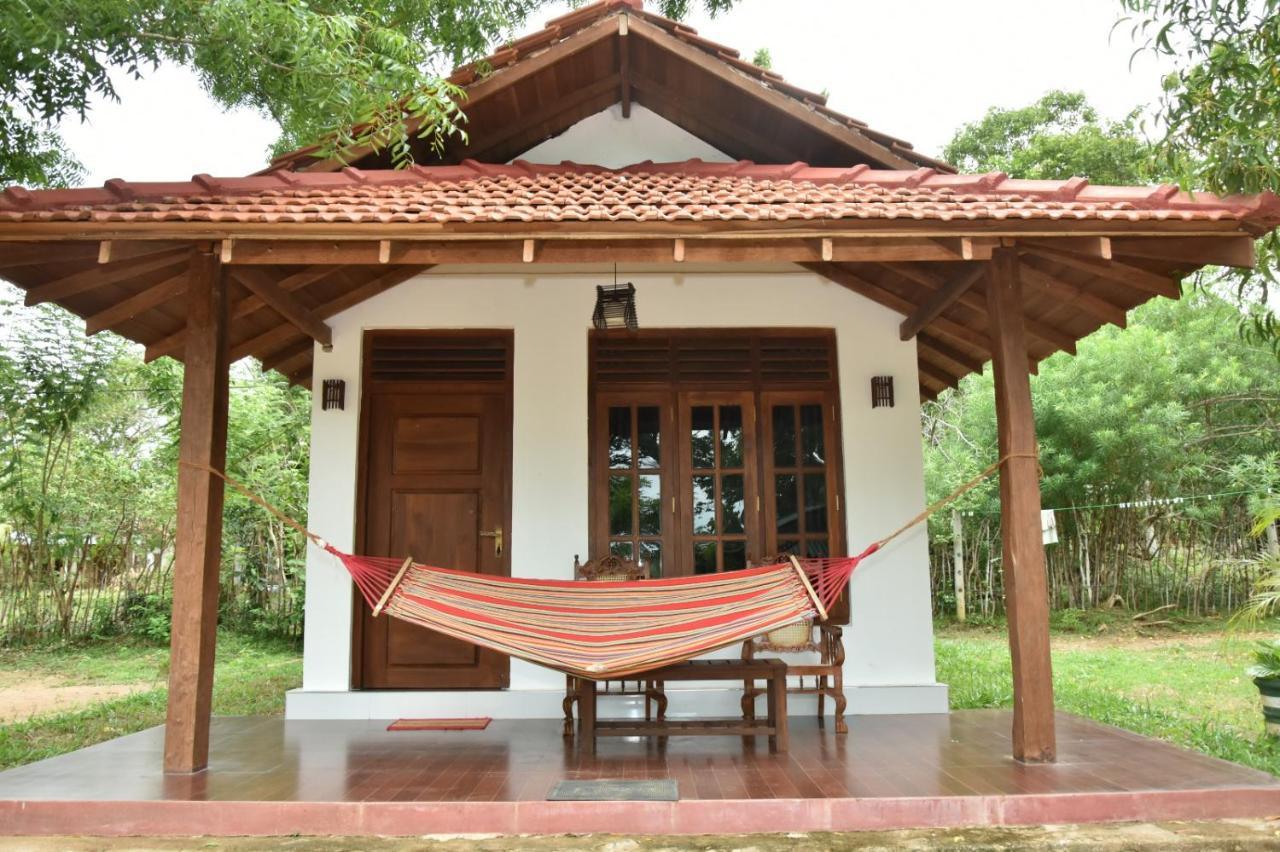 Silent Cabana And Restaurant Marakolliya, 탕갈레 외부 사진