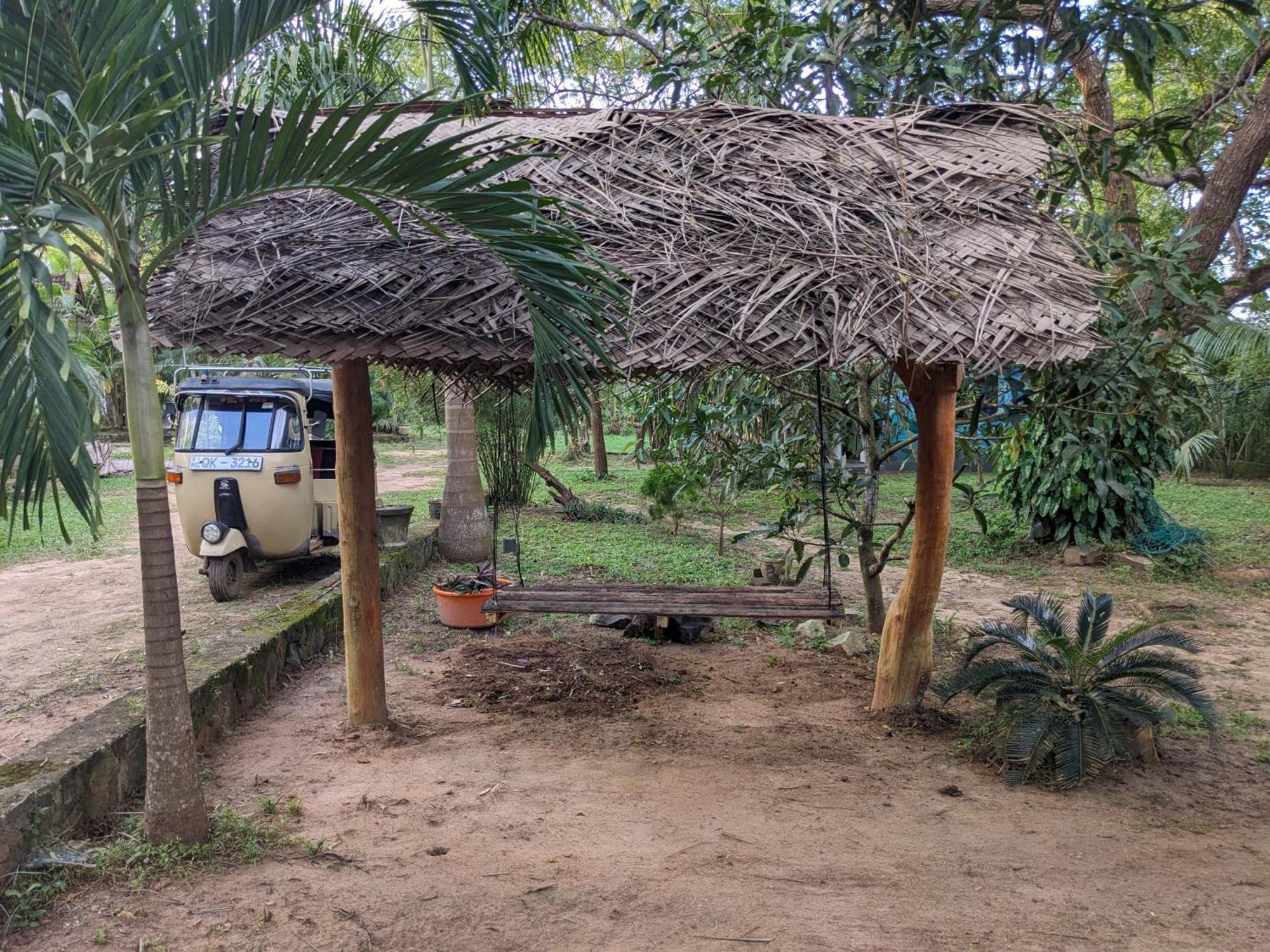 Silent Cabana And Restaurant Marakolliya, 탕갈레 외부 사진